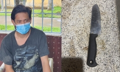 Bị bắt quả tang trèo rào vào nhà bạn gái trong khu phong tỏa, nam thanh niên dùng dao chém công an