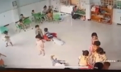 Cô giáo mầm non tát bé trai 2 tuổi 31 cái trong bữa ăn