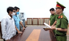 Giám đốc công ty dược đỗ xe sai quy định, xúc phạm công an