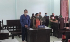 Vụ bạo hành bé gái 7 tuổi bằng ống nhựa, kìm: Cha dượng cùng mẹ ruột lĩnh án