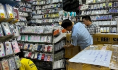 Phát hiện gần 28.000 phụ kiện điện thoại di động không rõ nguồn gốc xuất xứ