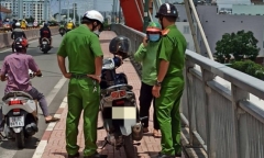 Hai sinh viên nhanh trí ứng cứu cô gái nhảy cầu Bình Lợi tự tử