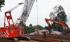 Tin thời sự mới nóng nhất 15/1: Cẩu 80 tấn gặp sự cố tại hiện trường bé trai rơi xuống trụ bê tông