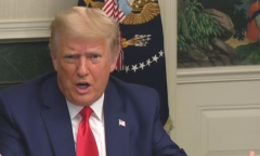 Cựu Tổng thống Trump từng muốn làm điều này với người lộ thông tin ông trốn xuống hầm để né người biểu tình
