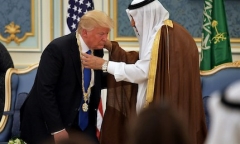 Mỹ điều tra nghi vấn quan chức chính quyền ông Trump lấy các gói quà ngoại giao