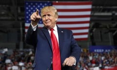 Cựu Tổng thống Trump đã tiêm mũi vaccine tăng cường