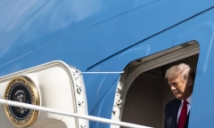 Ông Trump có thể đang sở hữu 3 loại hộ chiếu nào?