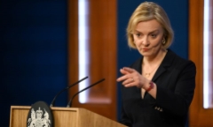 Ghế Thủ tướng Anh của bà Liz Truss lung lay 