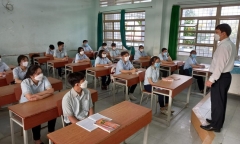 Tin tức thời sự mới nóng nhất 4/1: Học sinh lớp 9 và 12 ở Tiền Giang trở lại trường