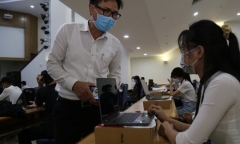 Sinh viên một số đại học ở Hà Nội, TP.HCM được trở lại trường