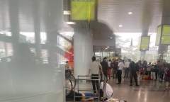 Khách nước ngoài nhảy từ tầng 3 sân bay Nội Bài nguy kịch