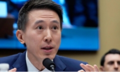 Cha dẫn hai con đi bộ 800 km, đeo balo nặng 5kg để rèn luyện ý chí