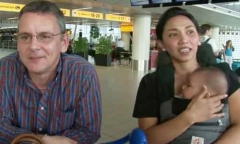 Gia đình người Anh thoát chết nhờ máy bay MH17 không đủ chỗ