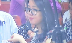 Chùm ảnh: Nụ cười rạng rỡ của vợ chồng bầu Kiên tại tòa