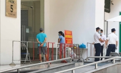 Hà Nội: Có 2 ca nghi mắc COVID-19, tòa Park 5 Times City tạm phong tỏa