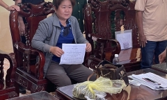 Kiểm tra người phụ nữ ngoại quốc, phát hiện hơn 1,1 kg vàng
