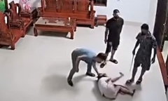 Triệu tập 3 đối tượng xông vào nhà, hành hung khiến người phụ nữ phải nhập viện ở Phú Thọ