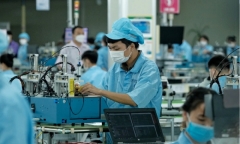 Nhiều doanh nghiệp đổi ngày làm việc để nghỉ dài ngày dịp lễ 30/4-1/5
