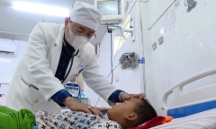Kịp thời cứu sống 4 trẻ ăn nhầm mì tôm tẩm thuốc diệt chuột