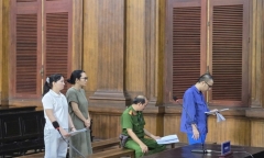 Nhân viên ngân hàng tham gia web mại dâm “phố đèn đỏ”, kéo theo 2 đồng nghiệp vào tù