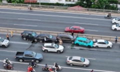 Va chạm liên hoàn trên cầu Nhật Tân, 6 xe ô tô hư hỏng nặng