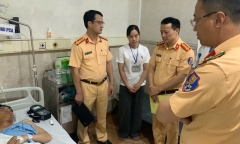 Tài xế xe tải tông gãy tay Thượng uý cảnh sát cơ động trên cao tốc