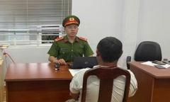 Con rể bị xử phạt, bố vợ cầm dao đe dọa, xúc phạm CSGT