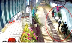 Clip: Nhóm thanh niên mang theo vũ khí, đột nhập nhà dân lúc rạng sáng