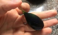 Clip: Người phụ nữ bất ngờ trèo ra cửa sổ căn hộ, hàng xóm hoang mang tột độ