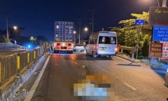 Tin tức tai nạn giao thông mới nhất ngày 23/1: Xe đầu kéo va chạm xe máy, 1 người chết