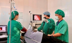 Tin tức đời sống 3/2: Nội soi lấy sợi thép xuyên thành dạ dày bệnh nhân