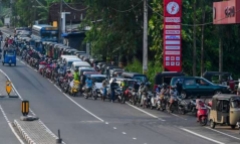 Tài xế tử vong sau 5 ngày chờ xếp hàng đổ xăng