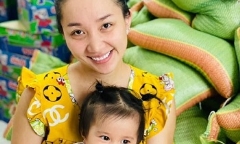 Tin tức giải trí mới nhất ngày 10/6: Vợ danh hài Lê Dương Bảo Lâm làm từ thiện trong mùa dịch