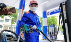 Giá xăng giảm về dưới 25.000 đồng/lít từ chiều nay (25/4)