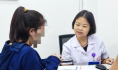 Tưởng phải gắn bó với xe lăn, người đàn ông 47 tuổi bất ngờ đứng vững sau ca mổ