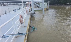 Phát hiện thi thể nữ giới mặc áo khoác xanh trôi dạt bờ sông Sài Gòn: Nạn nhân có đặc điểm gì?