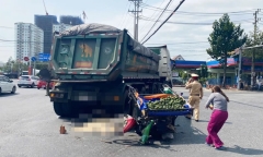 Va chạm với xe đầu kéo, người phụ nữ bán trái cây tử vong thương tâm trên QL51