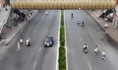 Đi bộ sang đường không đúng nơi quy định bị phạt bao nhiêu tiền?
