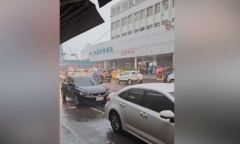 Clip: Bệnh viện xảy ra cháy lớn, ít nhất 9 người tử vong 