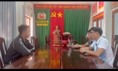 Sợ vợ la vì vừa lãnh lương đã tiêu sạch, người đàn ông cướp điện thoại của chủ quán cà phê