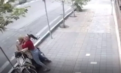 Clip: Bị sàm sỡ, cô gái