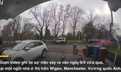 Video: Thùng container rơi thẳng vào nhà, bé gái may mắn thoát nạn