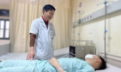 Hai thanh niên nhập viện vì tai nạn hy hữu với
