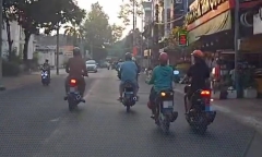 Bật xi nhan mà không rẽ có bị phạt không?