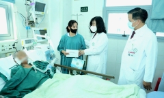 Vụ bé gái Làng Nủ điều trị ở Bệnh viện Bạch Mai: Tín hiệu đáng mừng