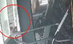 Video: Cô gái 22 tuổi thiệt mạng thương tâm sau khi ngã từ cửa sổ phòng gym
