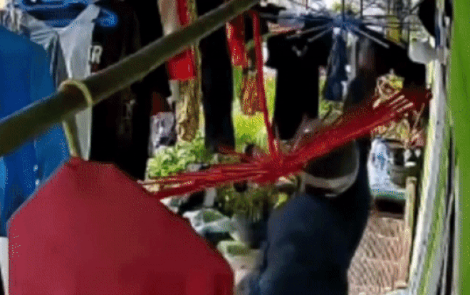 Kẻ biến thái rình mò trộm đồ