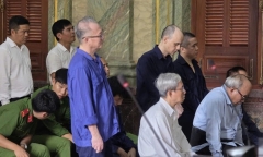 Nhóm cựu nhân viên ngân hàng 