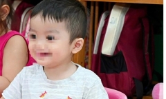 Vụ bé trai 2 tuổi tử vong bất thường: Camera trong lớp học ghi gì?