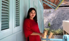 Nữ sinh lớp 6 đặc biệt, ngày đi làm, tối mặc đồng phục đi tìm con chữ ở tuổi 22